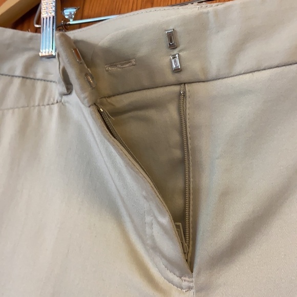 Van Heusen Stretch Extensible Cropped/Ankle Size 6 - Picture 8 of 8